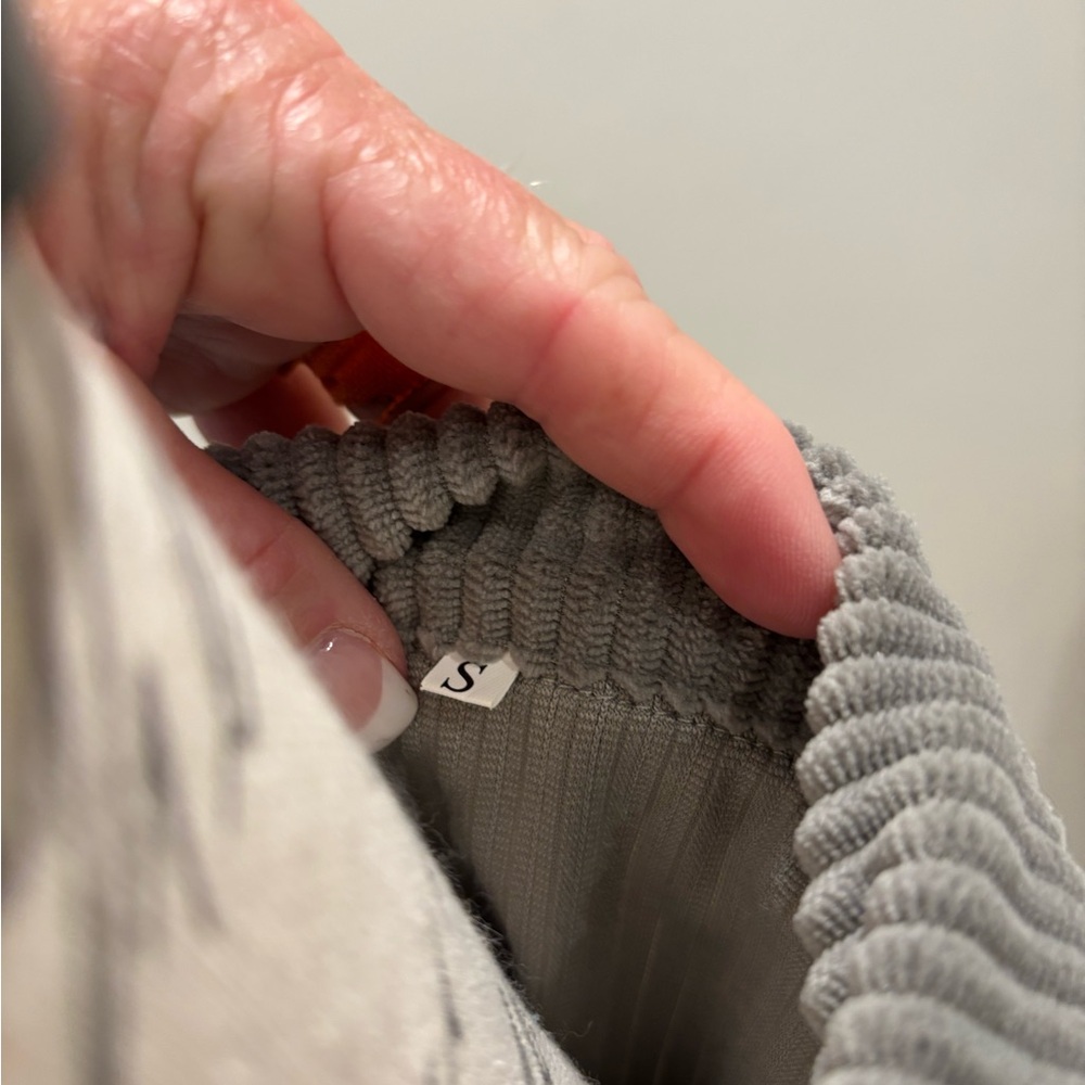 Gray Ribbed Button-Front Jacket with Chest Pockets - Picture 4 of 6